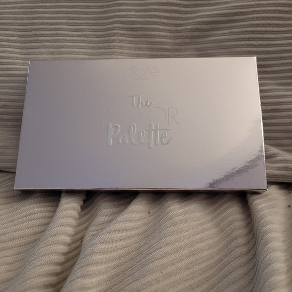 The Editor EYESHADOW Pallette - Picture 2 of 2